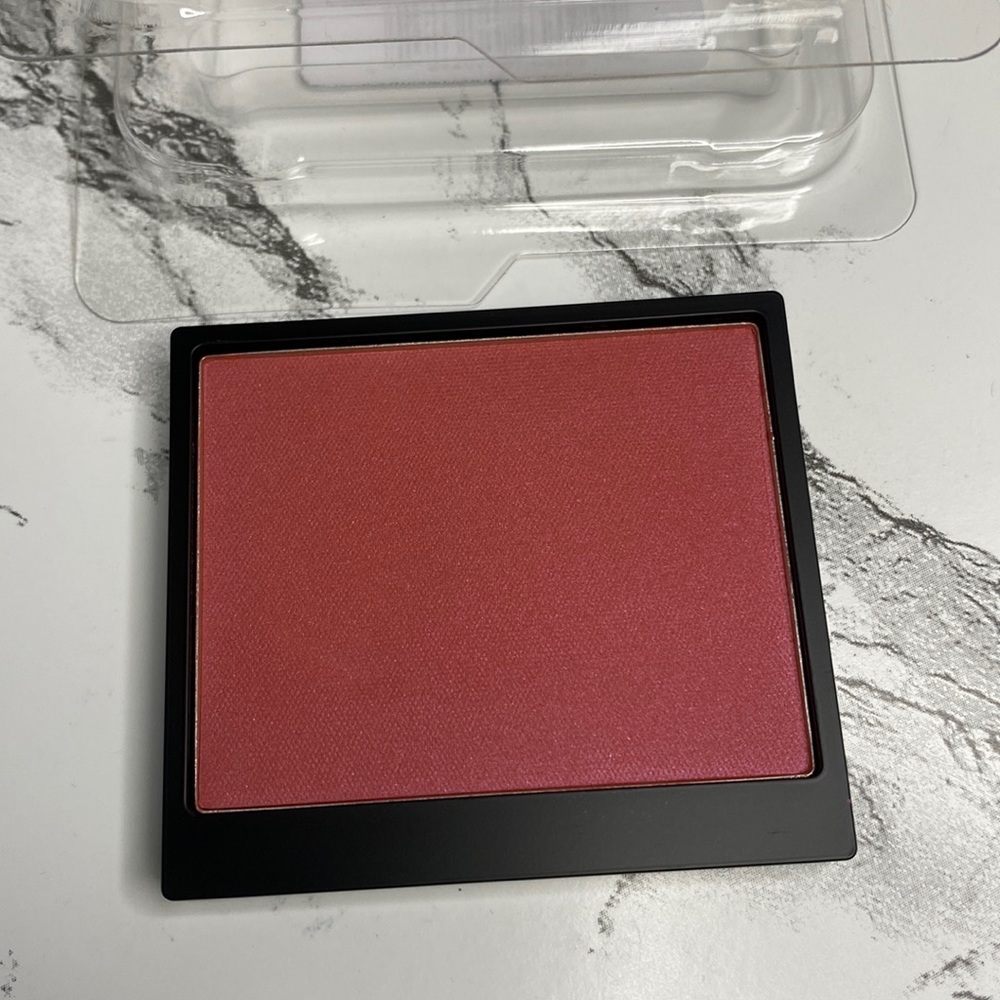 NWOB Laura Mercier blush: Sangria
Never used
No box
Sold in pan 
No compact